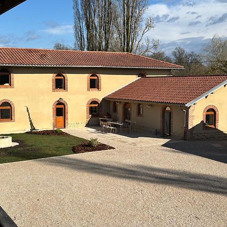 Bed and Breakfast Le Domaine Du Pin Шатийон-сюр-Шаларон Экстерьер фото