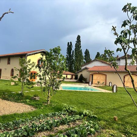 Bed and Breakfast Le Domaine Du Pin Шатийон-сюр-Шаларон Экстерьер фото