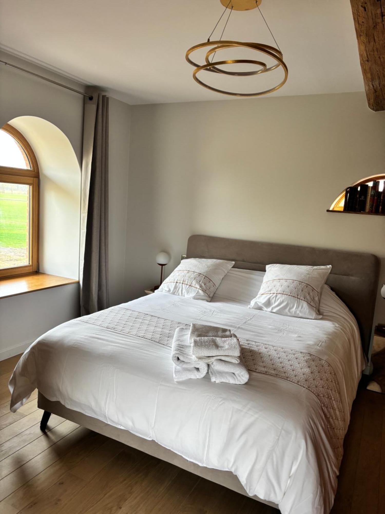 Bed and Breakfast Le Domaine Du Pin Шатийон-сюр-Шаларон Экстерьер фото
