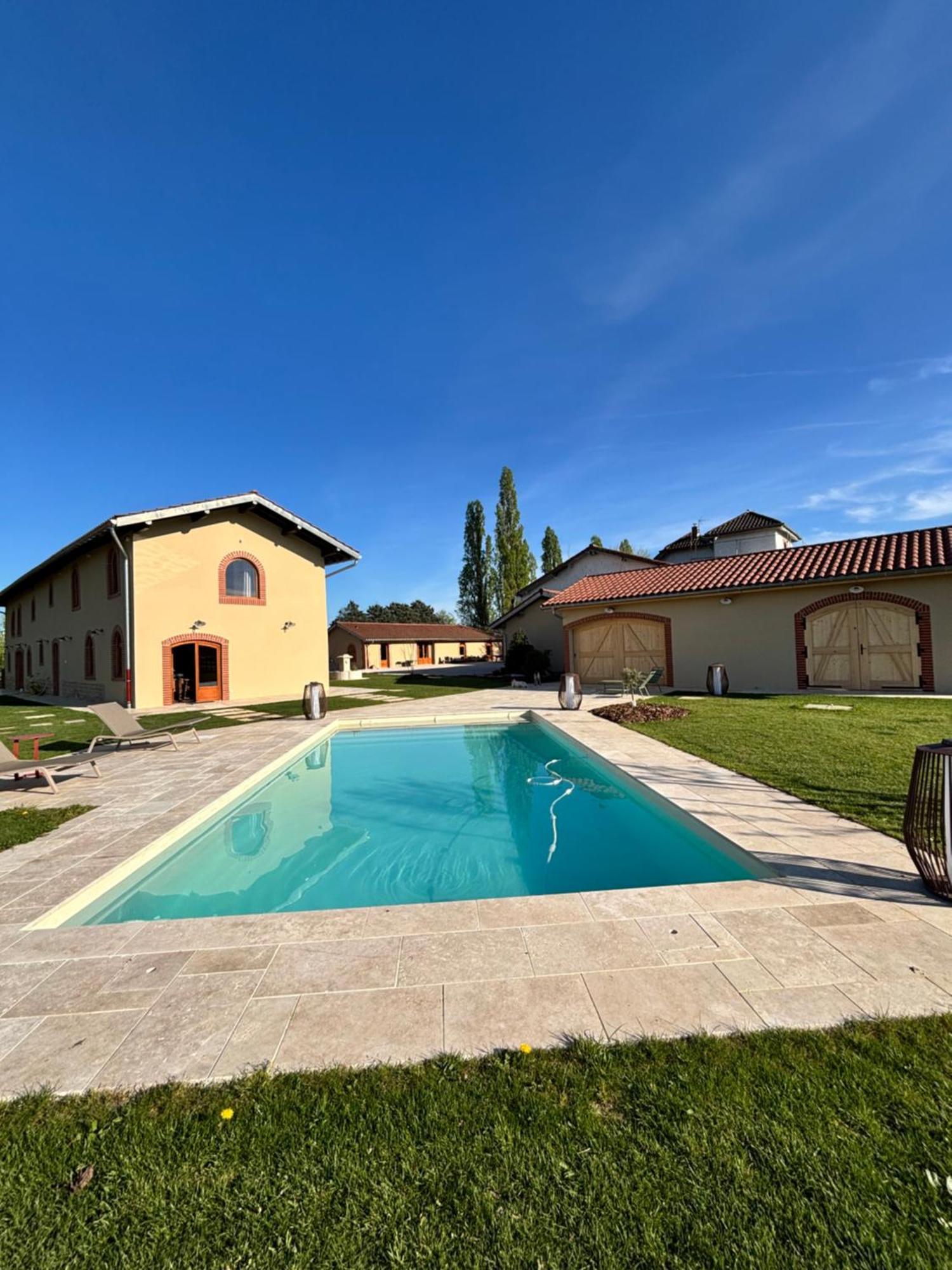 Bed and Breakfast Le Domaine Du Pin Шатийон-сюр-Шаларон Экстерьер фото