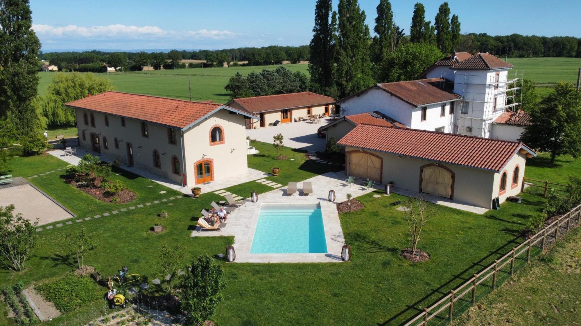 Bed and Breakfast Le Domaine Du Pin Шатийон-сюр-Шаларон Экстерьер фото