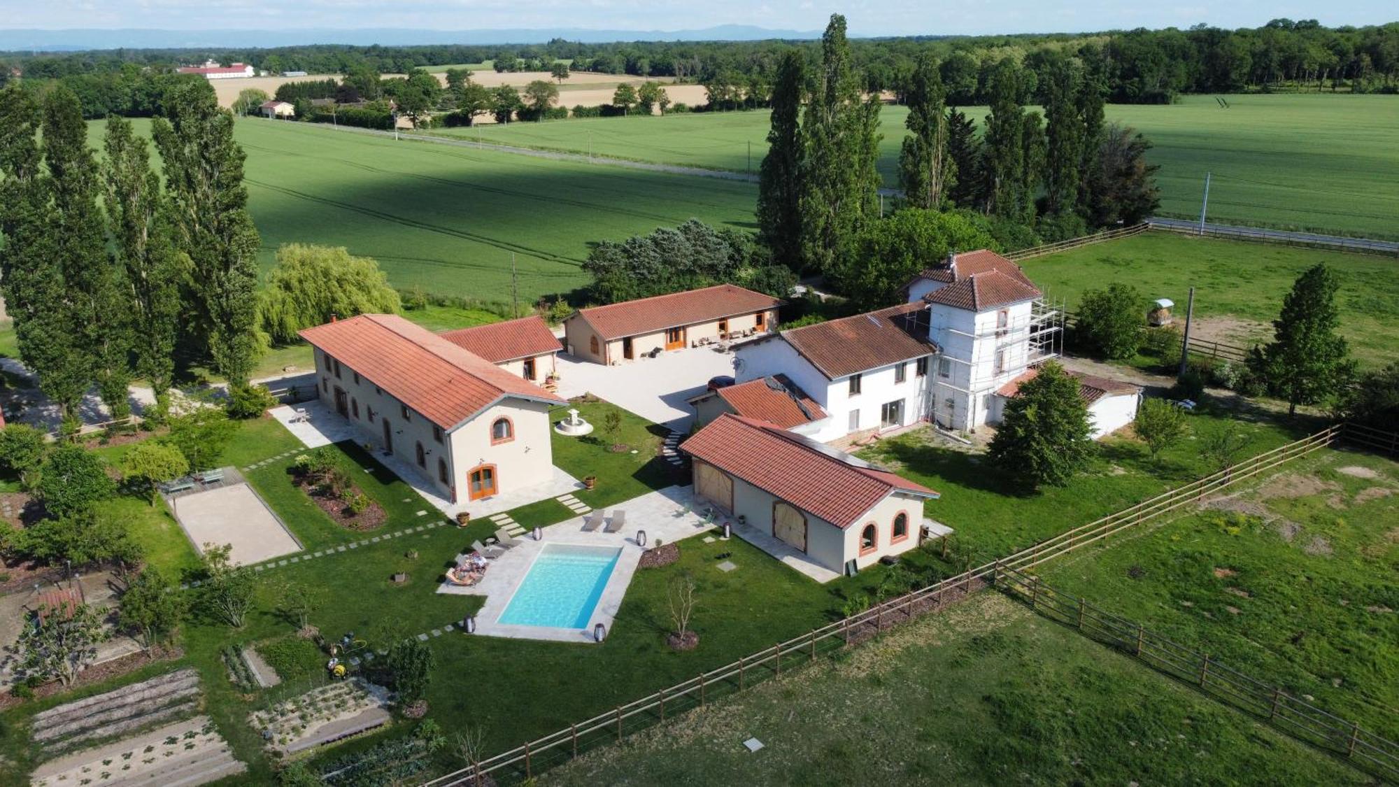 Bed and Breakfast Le Domaine Du Pin Шатийон-сюр-Шаларон Экстерьер фото