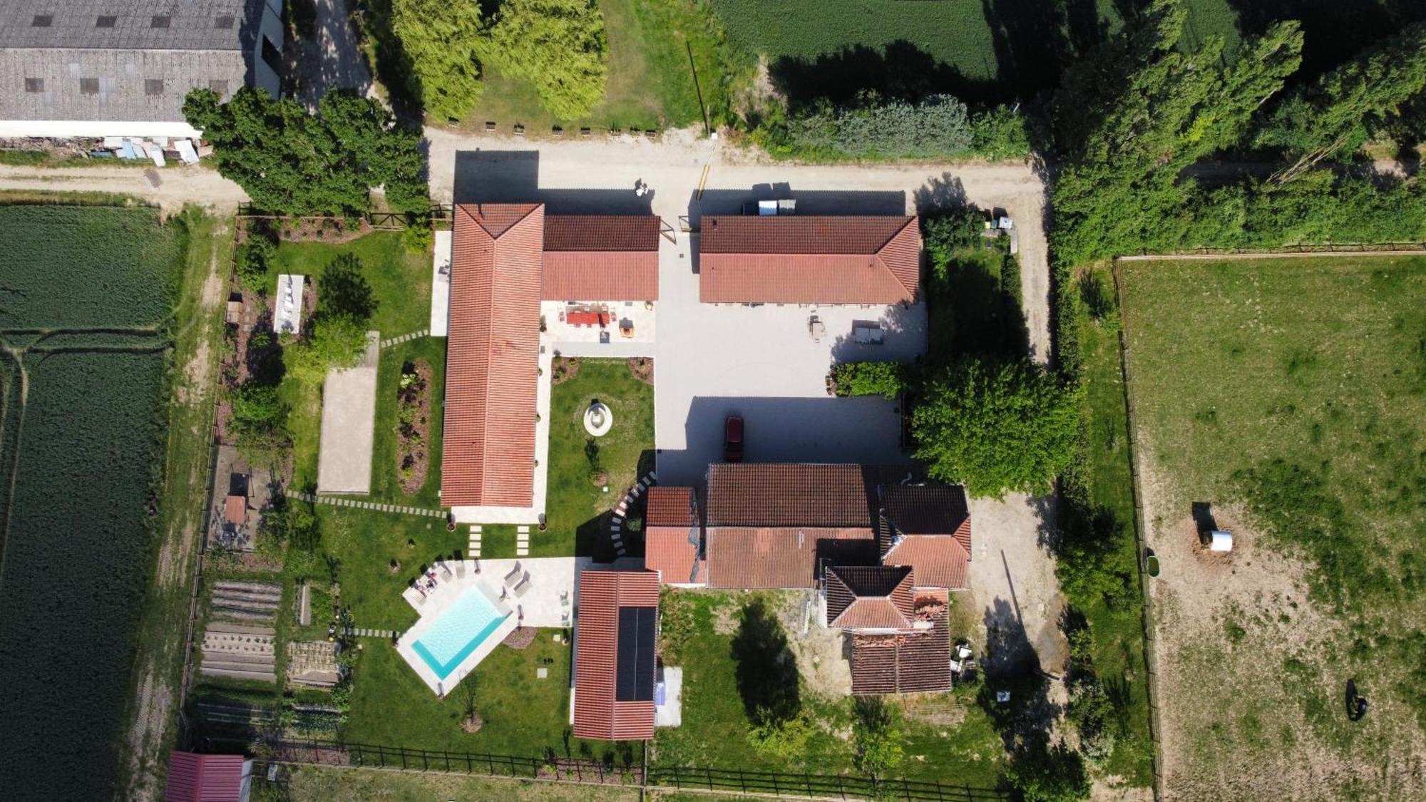 Bed and Breakfast Le Domaine Du Pin Шатийон-сюр-Шаларон Экстерьер фото