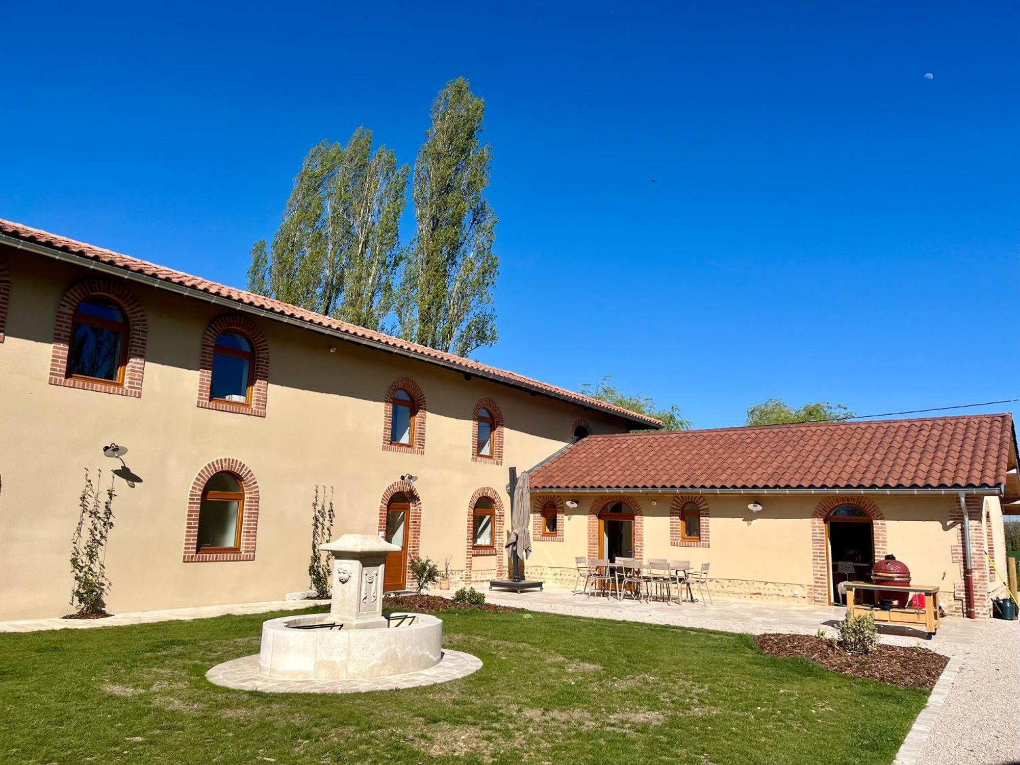 Bed and Breakfast Le Domaine Du Pin Шатийон-сюр-Шаларон Экстерьер фото